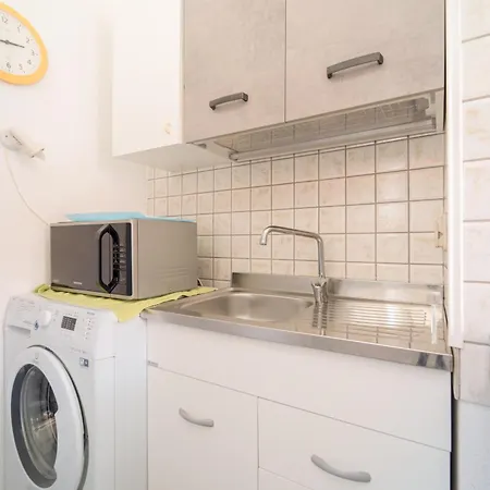 Apartman Roth 8 *